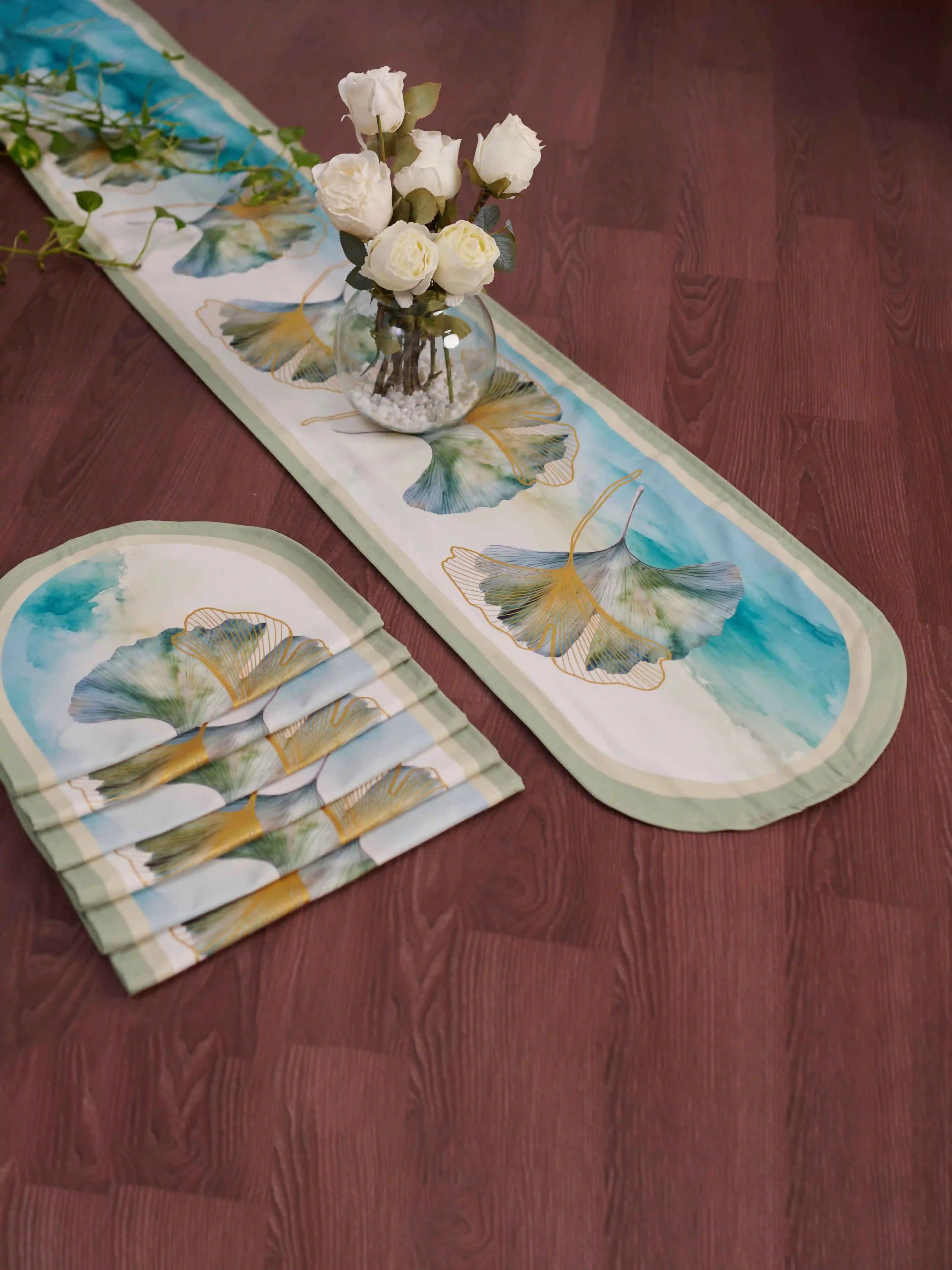 Green shade~Table Runner Set